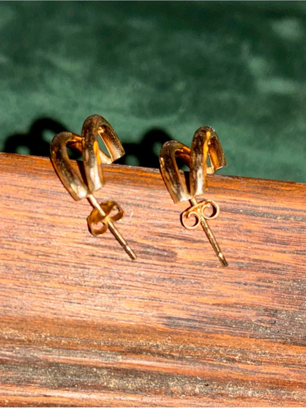 10k Solid Yellow Gold Diamond Cut Detail Hoops 0.59g - Picture 5 of 12